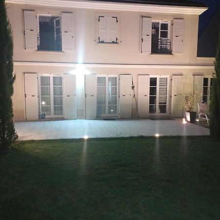 Luminary Night Suite Montevrain Ngoại thất bức ảnh