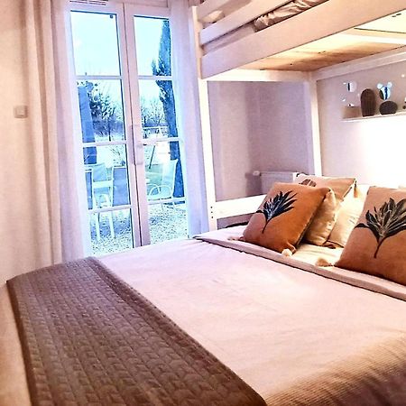 Luminary Night Suite Montevrain Ngoại thất bức ảnh