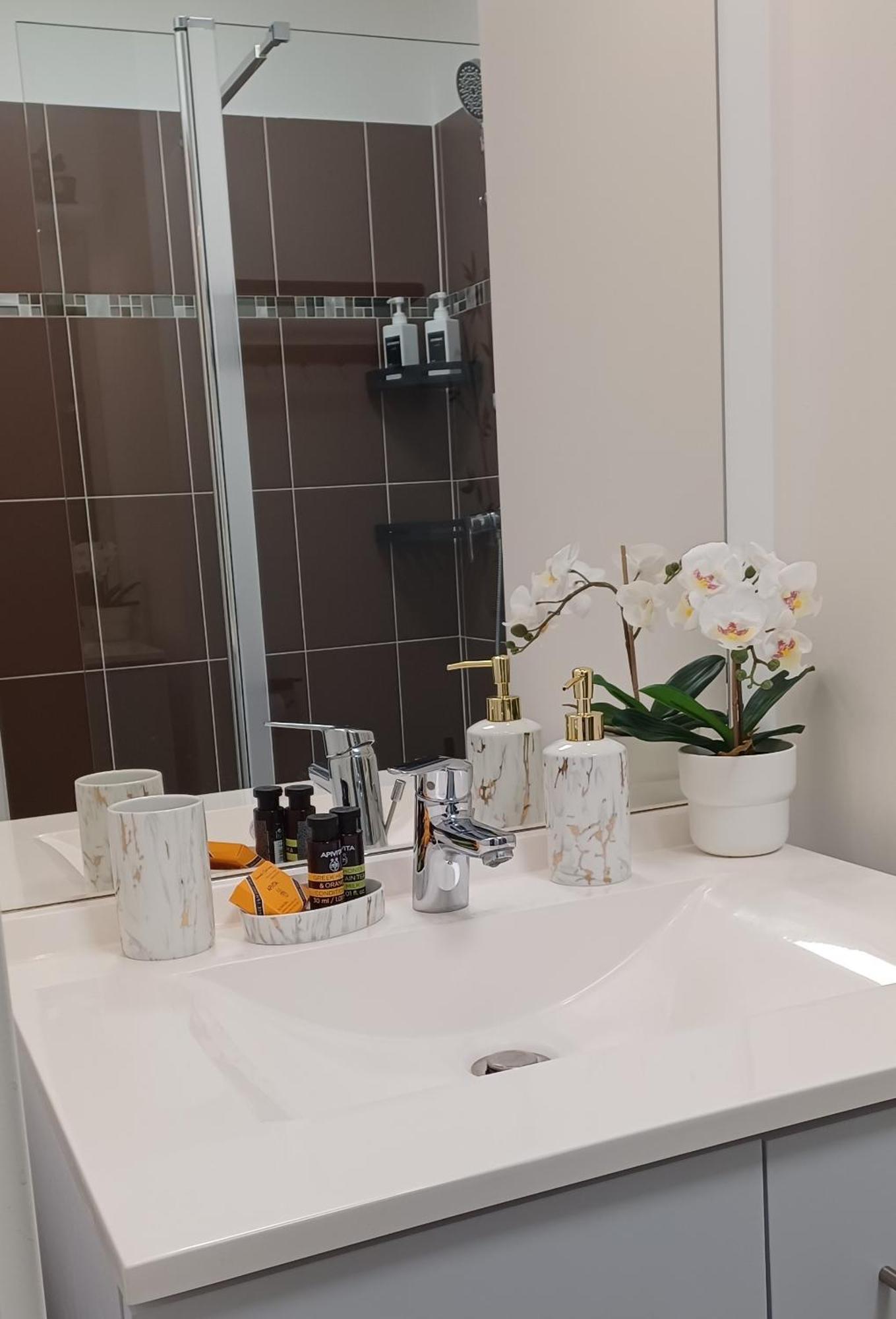 Luminary Night Suite Montevrain Ngoại thất bức ảnh