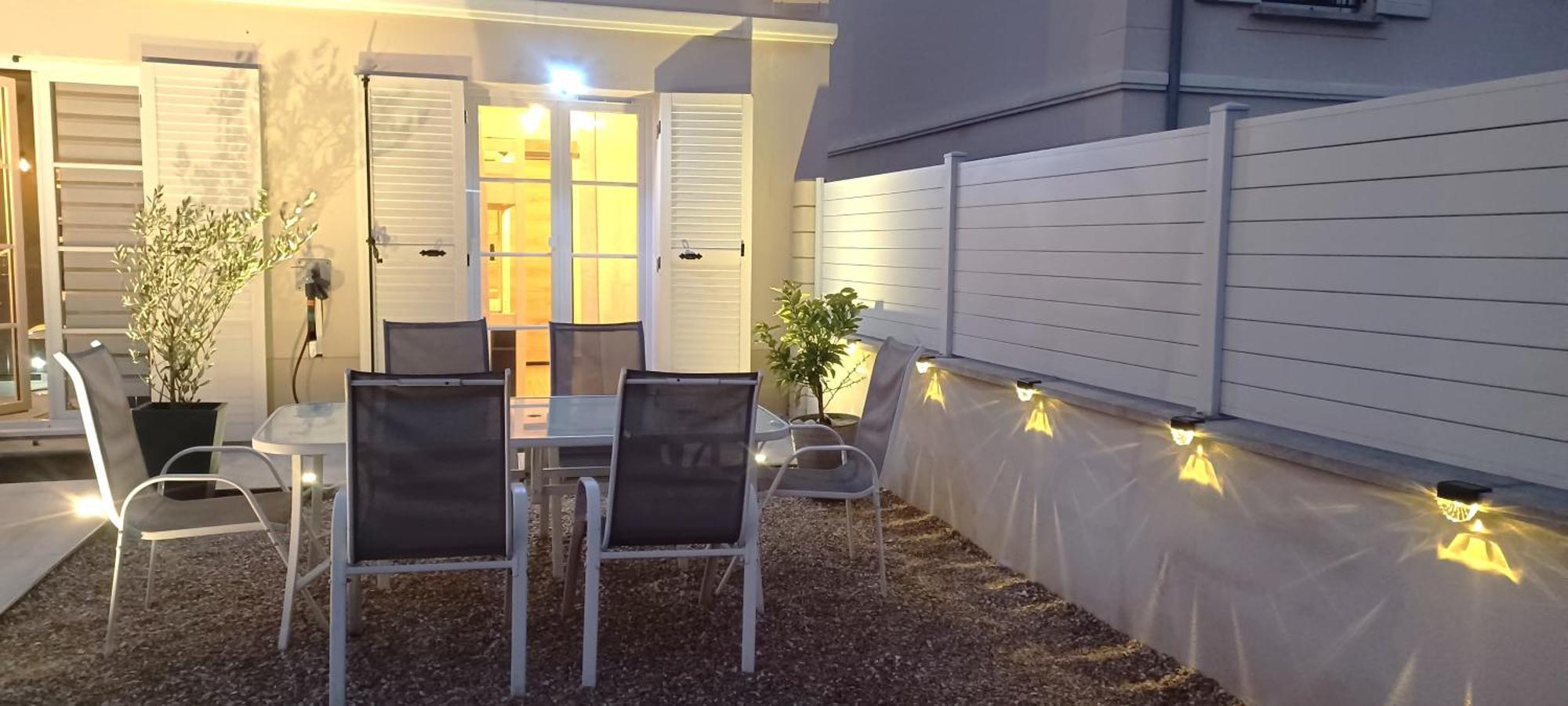 Luminary Night Suite Montevrain Ngoại thất bức ảnh