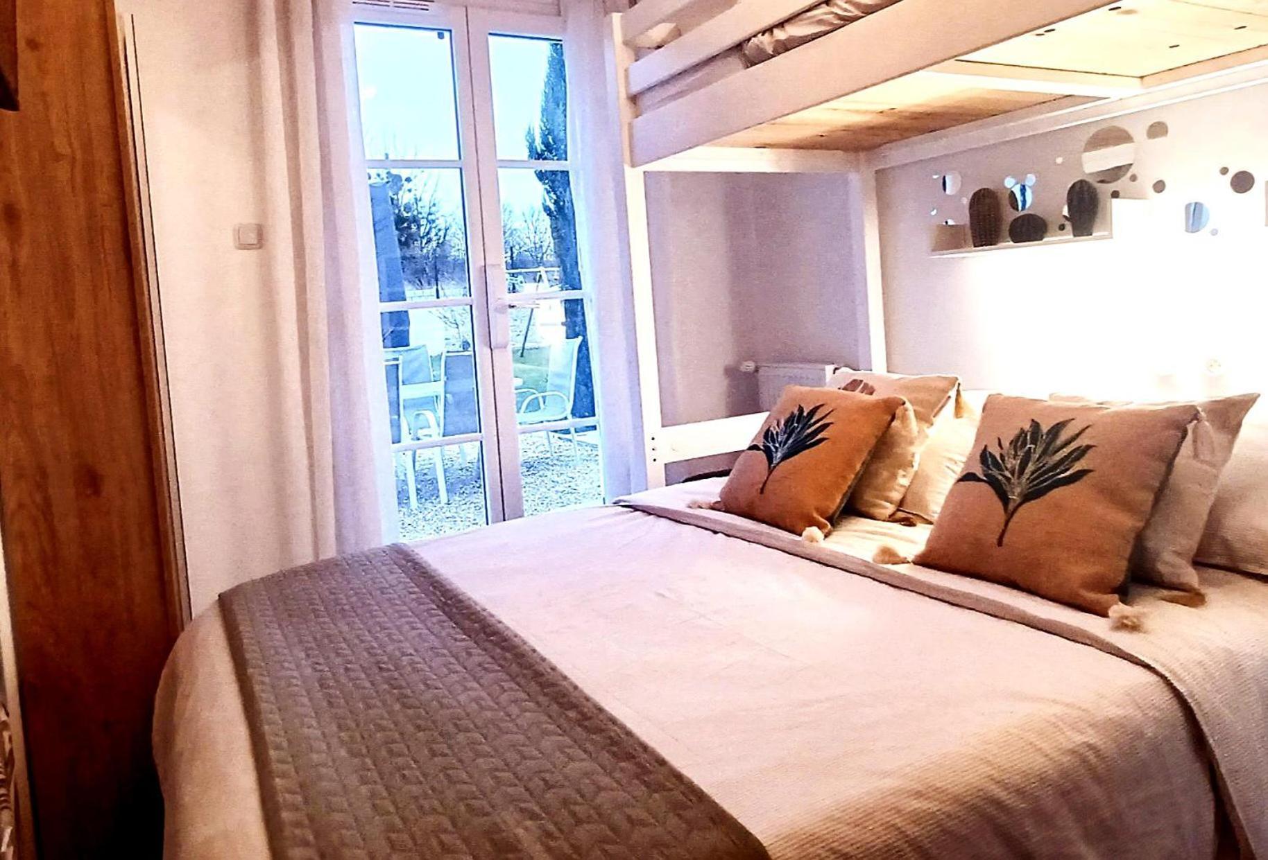 Luminary Night Suite Montevrain Ngoại thất bức ảnh
